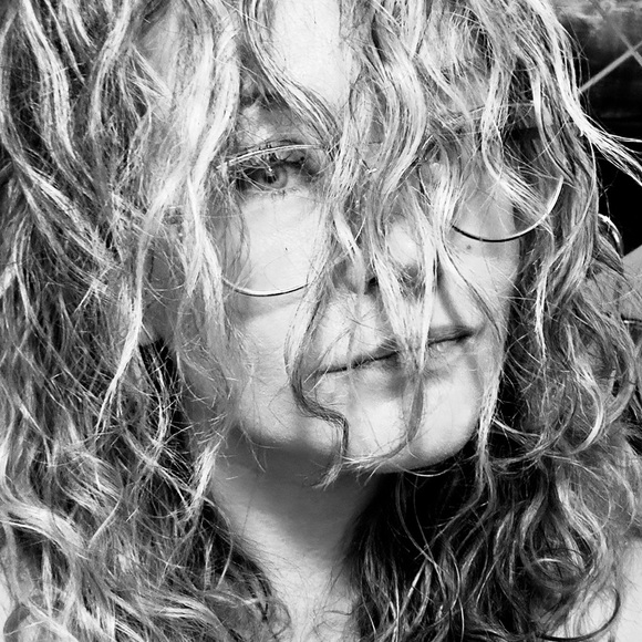 Meet your Posher, Kim - Picture 1 of 3